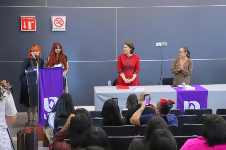 UAA premia a los ganadores de los concursos de escritura literaria y artística 2024