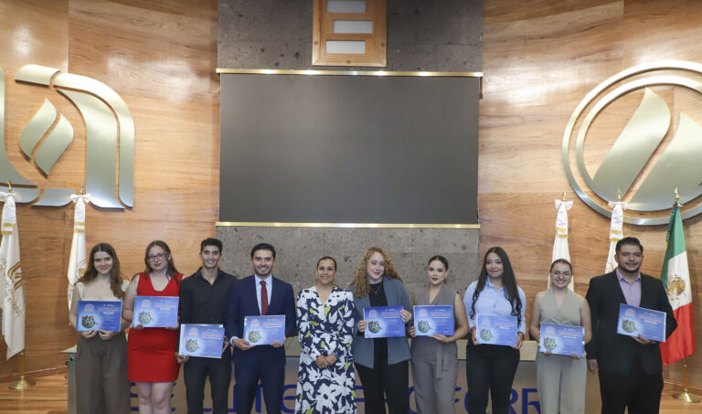 UAA reconoce el talento académico de alumnos del CCEA