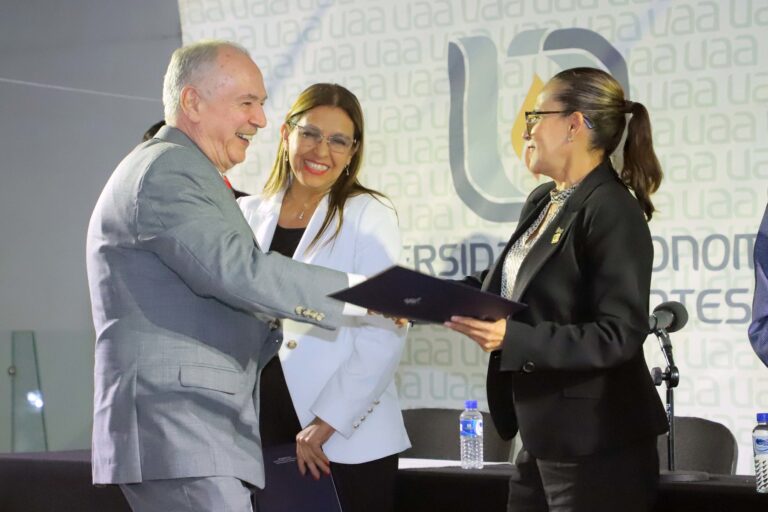 Egresados del CCEA de la UAA comparten sus experiencias en Congreso Internacional