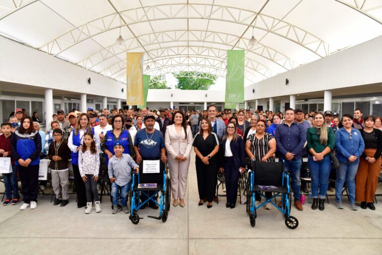 DIF estatal entrega becas y apoyos educativos junto con la Fundación Telmex-Telcel 