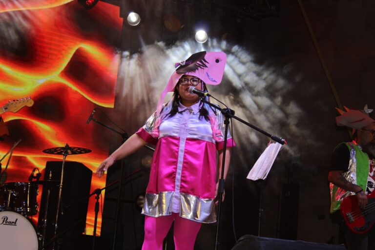 De la radio a la música para niñas y niños: Jois y los Galácticos