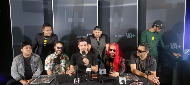 Napoleón y La Santísima Voladora hacen historia con “Lo que un día fue no será”