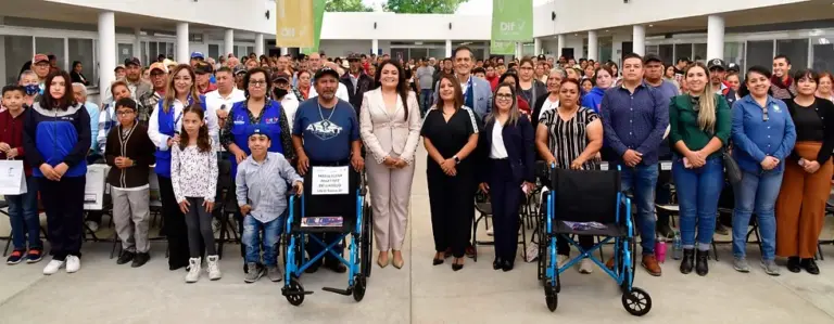 DIF estatal entrega becas y apoyos educativos junto con la Fundación Telmex-Telcel