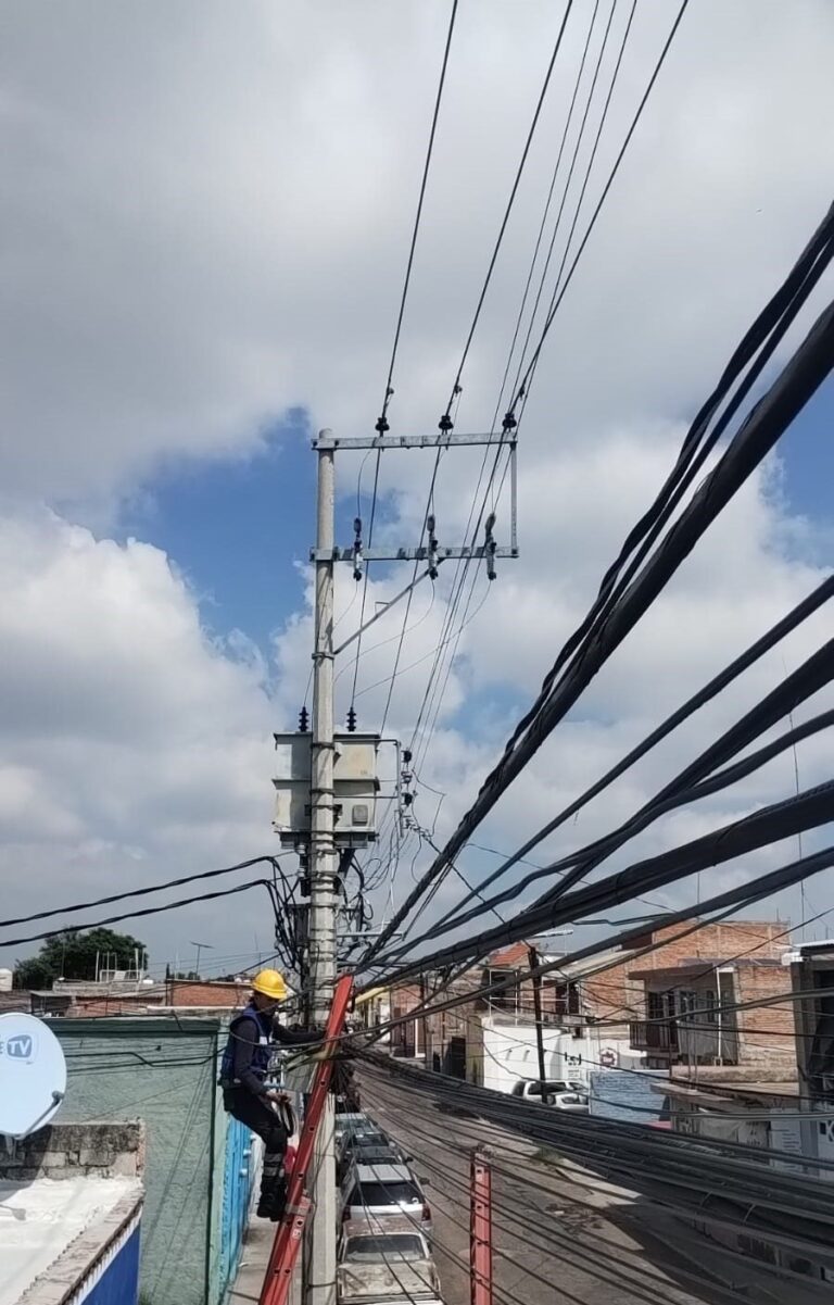 Municipio refuerza operativo de retiro de cables en desuso 