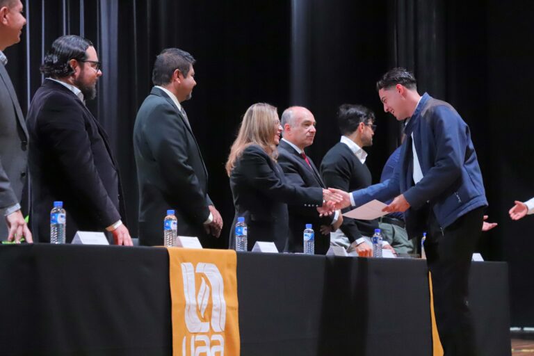 UAA reconoce a 284 alumnos de diversas ingenierías por su alto desempeño