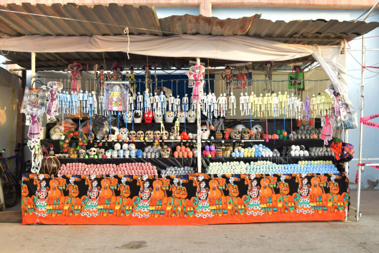 Comenzarán a instalar el Tianguis de los Muertitos