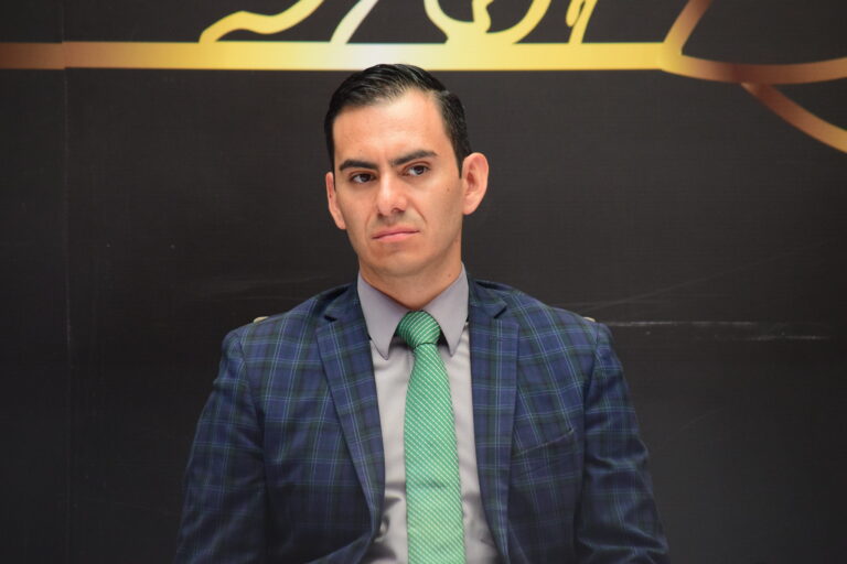 Sí existe un documento de inhabilitación para Martha Márquez en el municipio