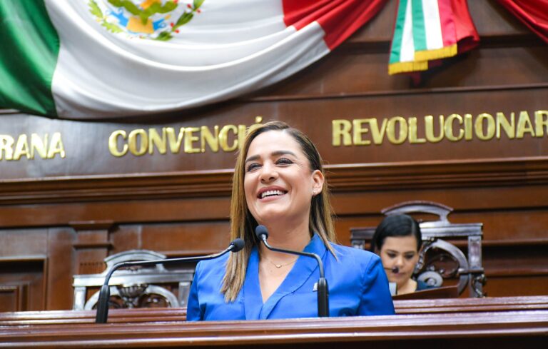 Arlette Muñoz continúa en visitas de cercanía en el Distrito XI