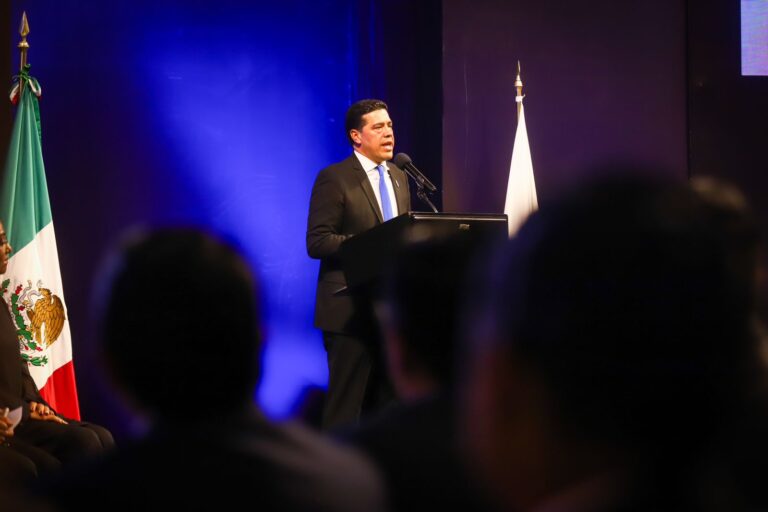 Leo Montañez presentó su Tercer Informe de Actividades