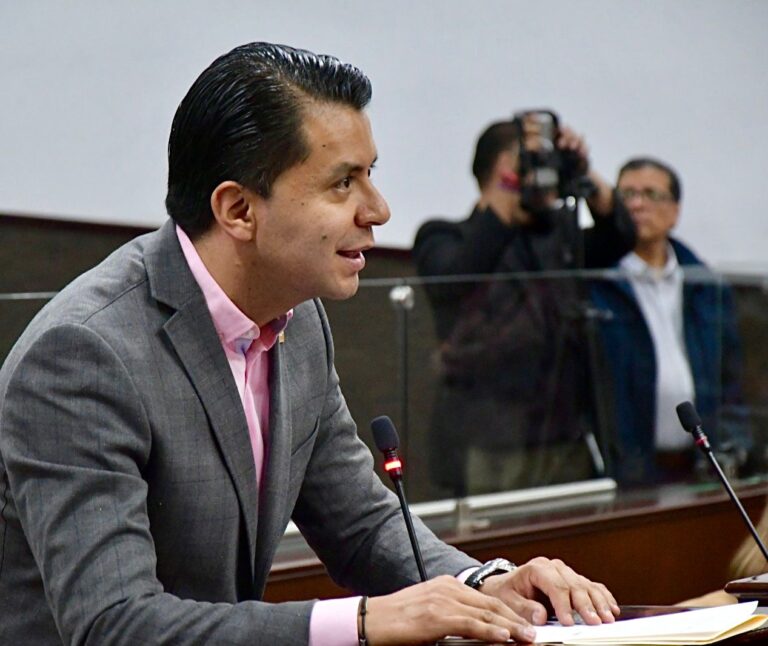 Luis León lleva Programa de Prevención del Delito al fraccionamiento El riego