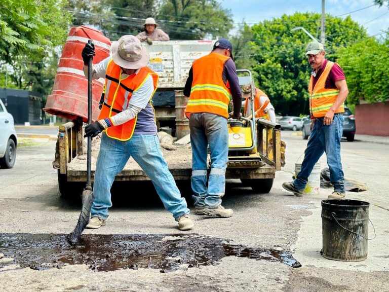 Municipio continúa con el mantenimiento y rehabilitación de vialidades principales 
