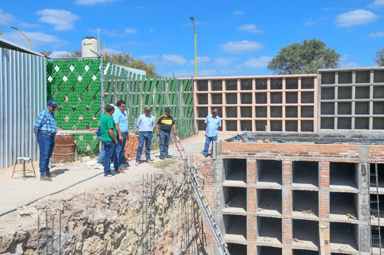 Anuncia Jesús María operativo especial en panteones municipales