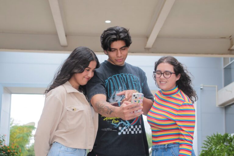 Mal uso de redes sociales repercute en la autoimagen y la salud mental de los jóvenes
