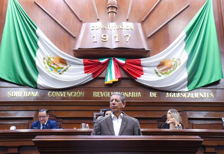 Isidoro Armendáriz compareció ante el Congreso del Estado