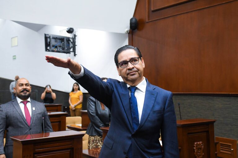 Toma protesta como secretario general del Congreso Rogelio Ramírez Soto