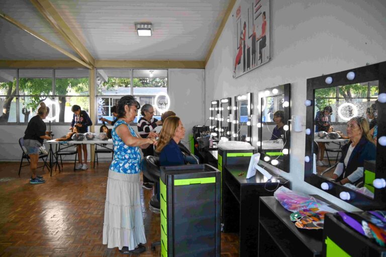 DIF municipal invita a Cursos de Estilismo y Belleza para personas adultas mayores