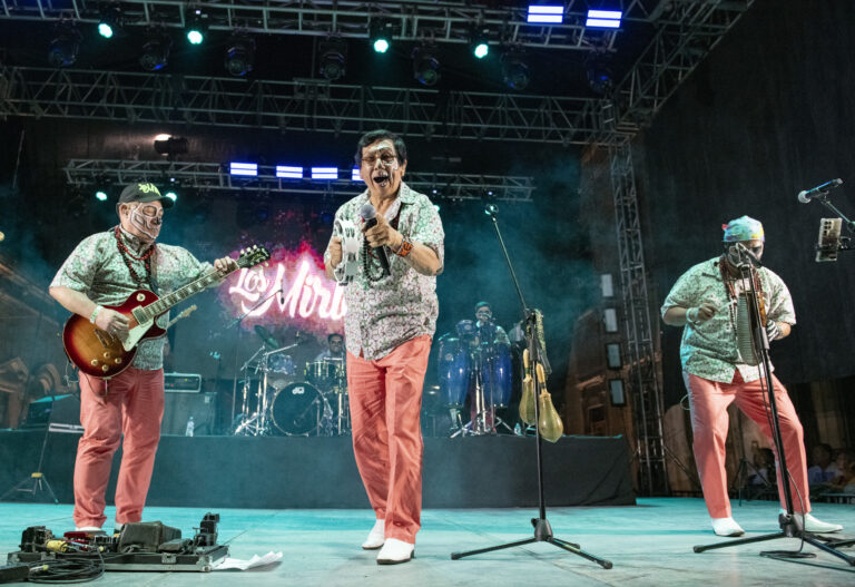 Los Mirlos: un viaje infinito por la cumbia amazónica psicodélica