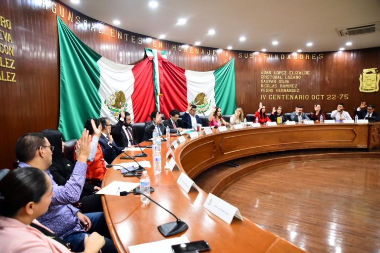 Ayuntamiento aprueba designación de síndica procuradora y síndico de Hacienda