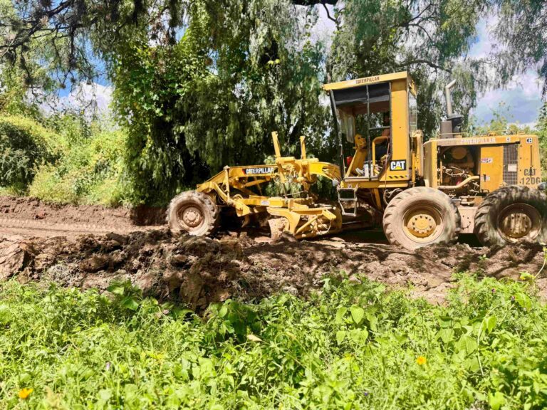 Municipio continúa con obras de mejora de caminos en comunidades
