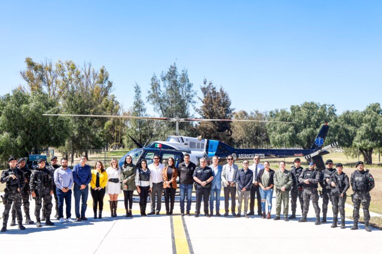 Leo Montañez visita la pensión municipal “Paraíso”