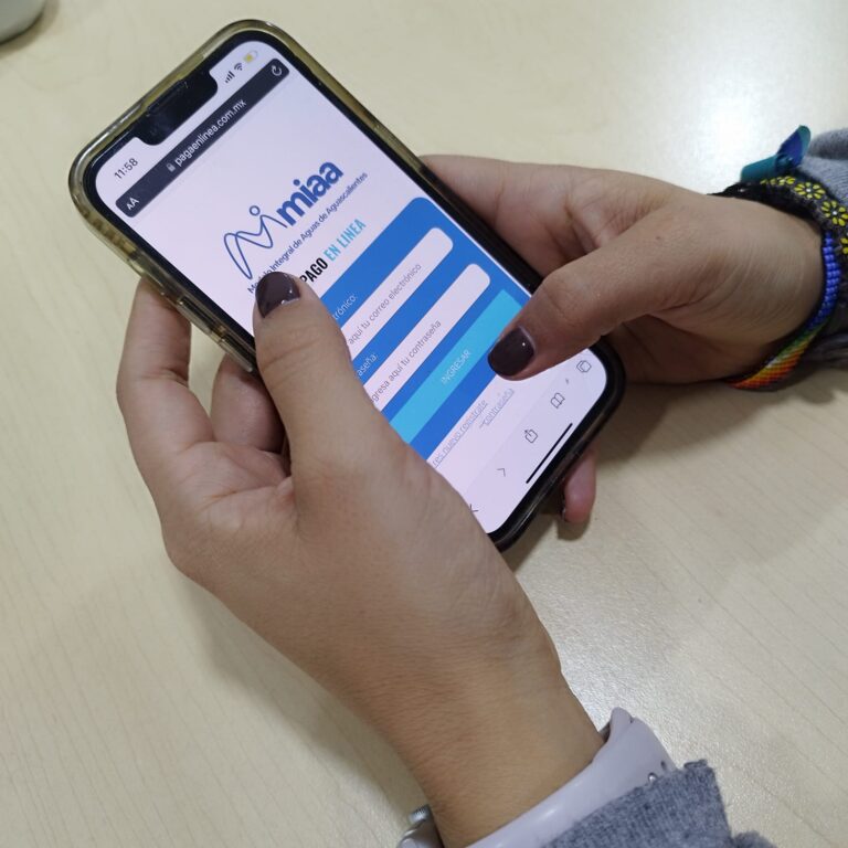 Aumentan los usuarios que pagan el servicio de agua en línea