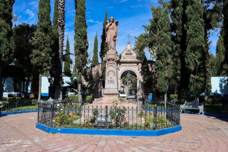 Municipio e INAH conjuntan esfuerzos en la conservación de monumentos históricos en panteones