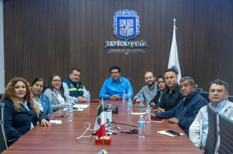 Estrecha César Medina comunicación con delegados municipales