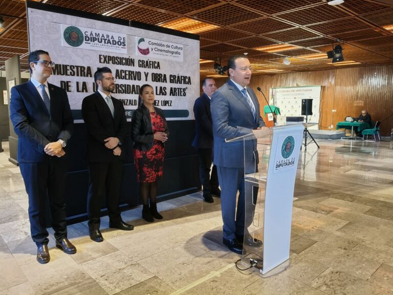 Estudiantes de la Universidad de las Artes presentan muestra gráfica en el Congreso de la Unión
