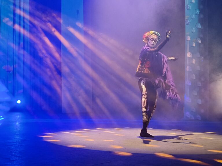 Transformar sonidos en movimiento: la visión de Esteban Luévano sobre la danza