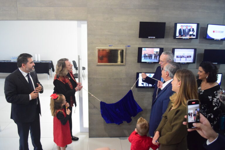 Develan placa en honor al ingeniero Francisco Javier Ruiz López en Aguascalientes