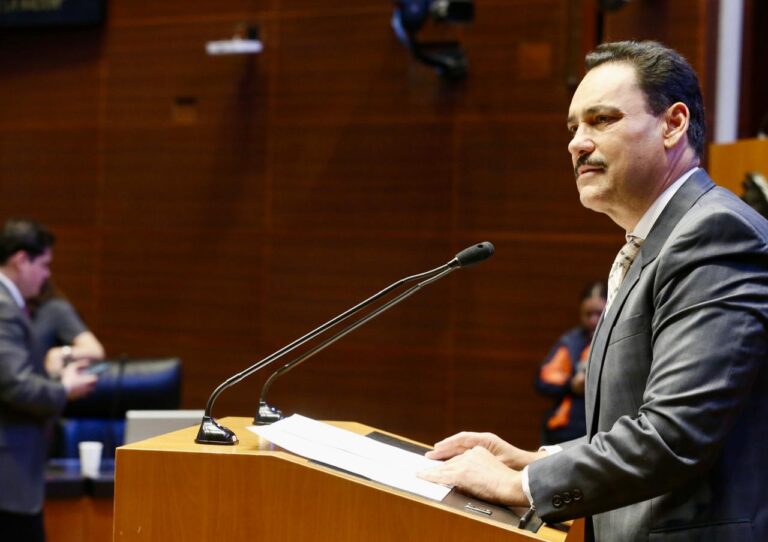 Presenta Toño Martín del Campo iniciativa para que exista en México un verdadero sistema de salud universal