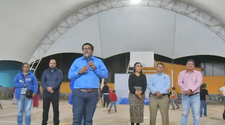 Canchas deportivas en Tapias Viejas ahora cuentan con nueva iluminación