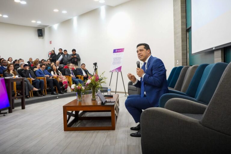 Leo Montañez participó en el Foro Encuentro de Ciudades Familiarmente Sostenibles en Aguascalientes