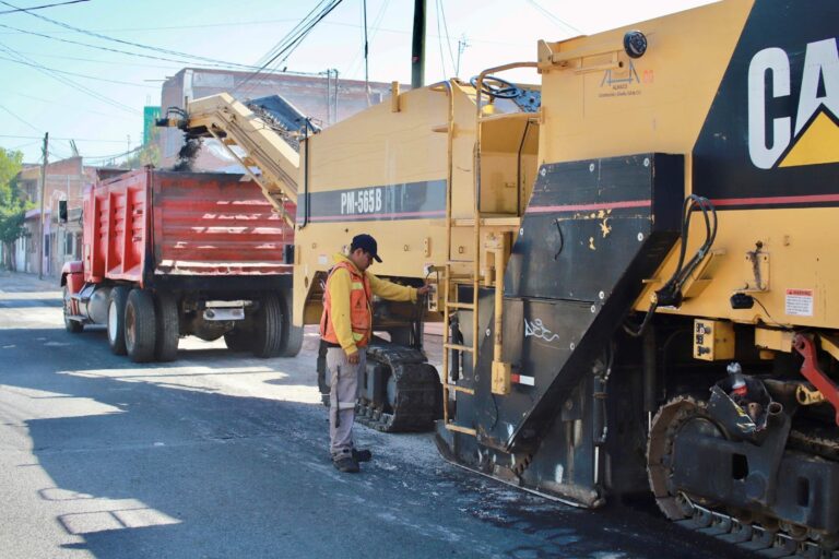 Inició rehabilitación en la calle Urbanismo del fraccionamiento Guadalupe Peralta en Aguascalientes