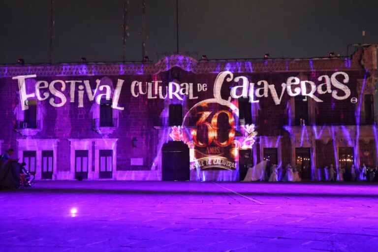 Video Mapping y Tradición: un despliegue visual en el Desfile de Calaveras 2024 