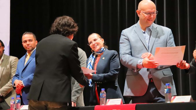 El compromiso con la educación y el conocimiento va más allá del éxito personal