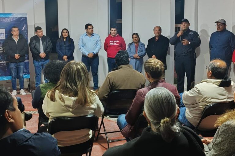 Se reúne César Medina con condóminos como parte del programa “Presidente Presente” en Jesús María