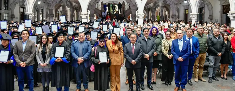 Tere Jiménez entregó 252 certificados de primaria y secundaria a personas mayores de 15 años