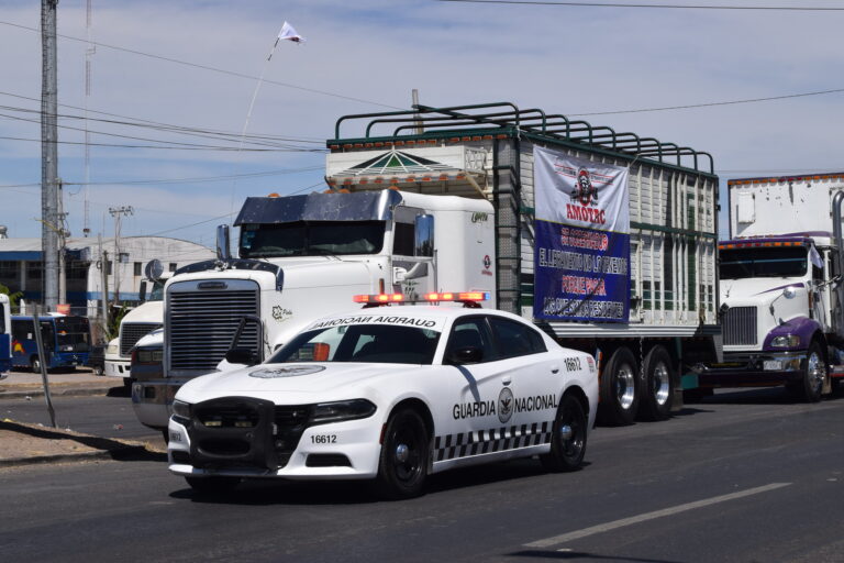 Inseguridad en carreteras impulsa la contratación de policías privadas en algunos estados