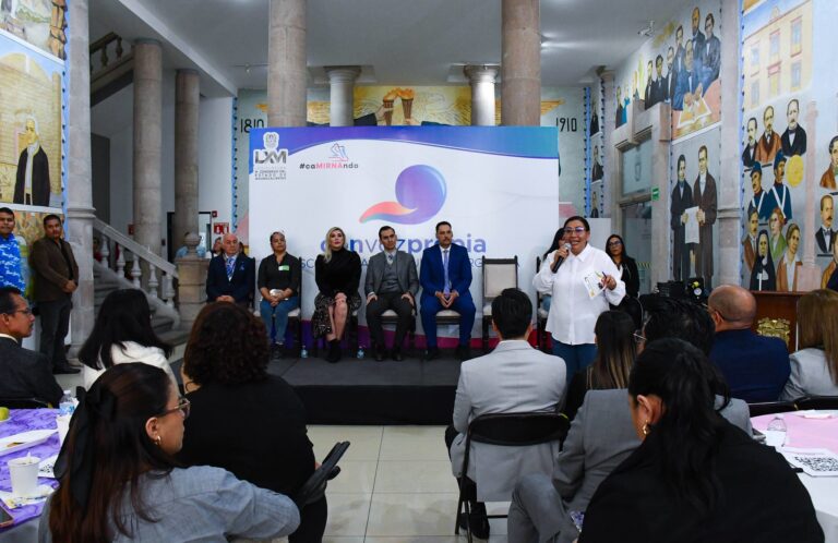 Diputada Mirna Medina inaugura el Foro “Con Voz Propia”