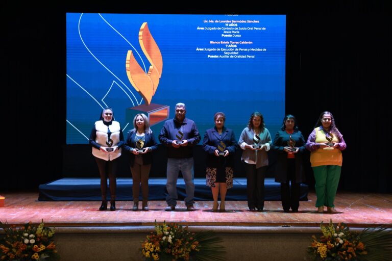 Entregan reconocimientos al personal del Poder Judicial