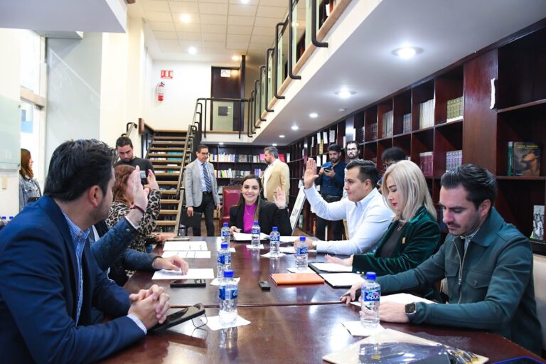 Avalaron la solicitud de licencia de la diputada Aurora Vanegas Martínez