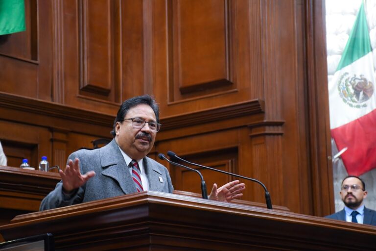 Fernando Alférez responde a críticas en el Congreso de Aguascalientes