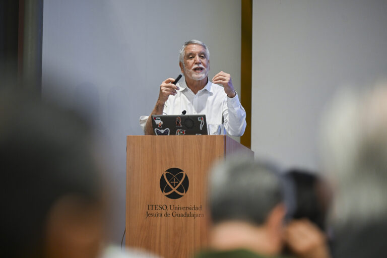 “En las ciudades se pueden construir varias formas de igualdad”: Enrique Peñalosa