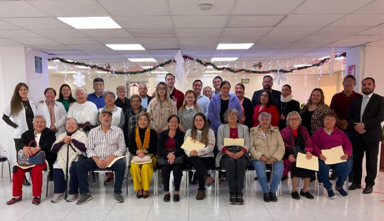 Entrega ISSSTE Aguascalientes reconocimientos a pacientes de la 20 generación del MIDE
