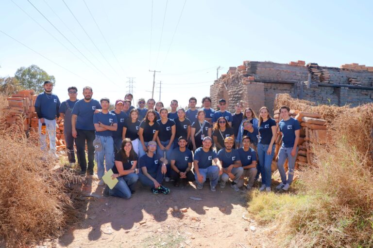 UAA lleva proyecto de beneficio social a familias vulnerables de la comunidad Lotes de los Arellano