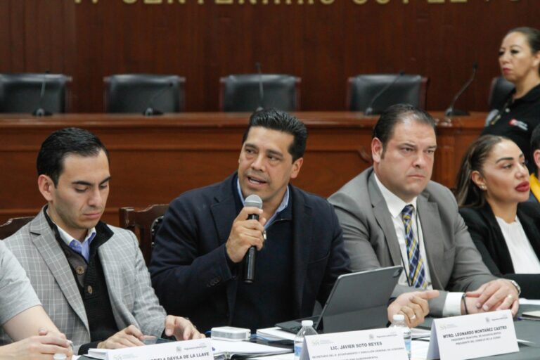 Toma protesta Leo Montañez a regidores que se integran al Consejo de la Ciudad para el periodo 2024-2026 en Aguascalientes