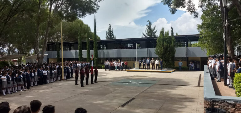 El legado del profesor Oscar Medina: 41 años dedicados a la docencia y los retos de la educación actual