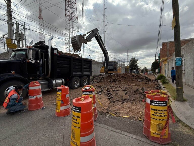 Inicia Obras Públicas Municipales con rehabilitación de la calle Pedro Coronel, en Pintores Mexicanos