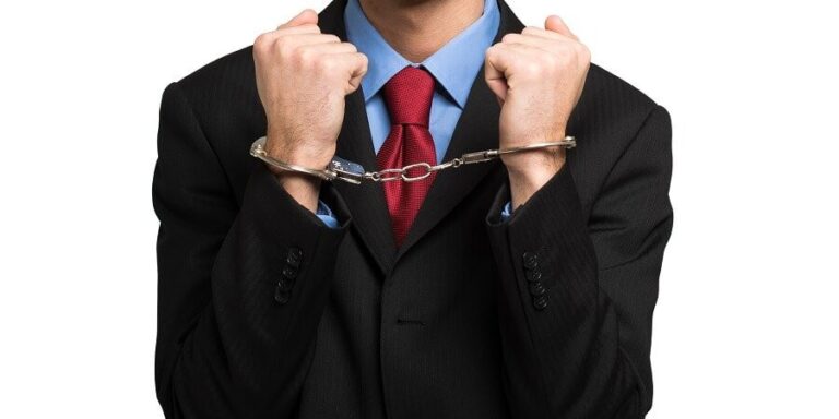 Alertan por abogados que se aprovechan de la necesidad de los trabajadores